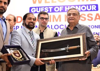 Dr. Asim Hussain Hosts Farewell Ceremony in Honor of DSP Salman Waheed