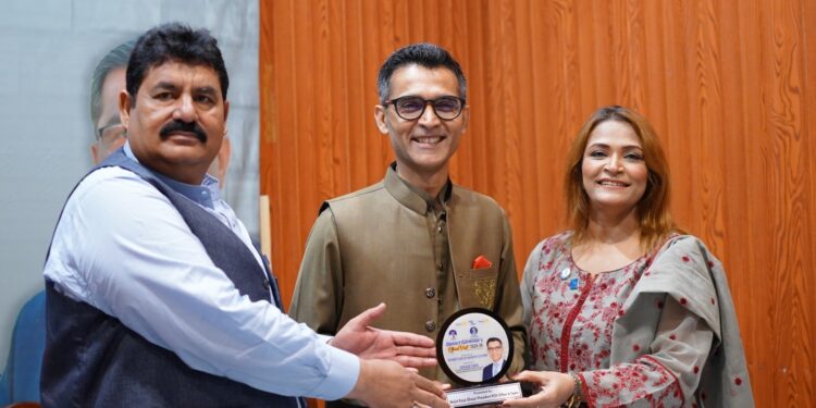 District Governor Elect Shahzad Sabir Attends Rotary Club of Karachi Clifton Governor Visit