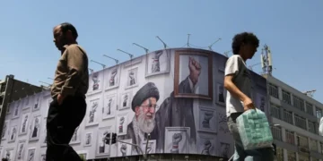 Iran Defiant as Trump Pushes Tougher Nuclear Deal Amid Strait of Hormuz Standoff