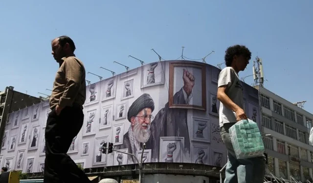 Iran Defiant as Trump Pushes Tougher Nuclear Deal Amid Strait of Hormuz Standoff