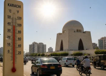 Karachi Sizzles as Temperature Crosses 44°C in Intense Heatwave Conditions