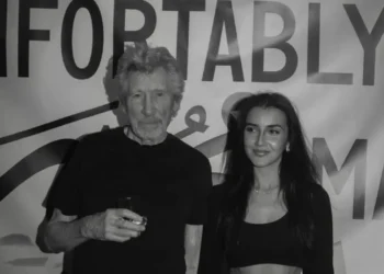 Roger Waters and Mona Miari performing a reimagined version of Comfortably Numb
