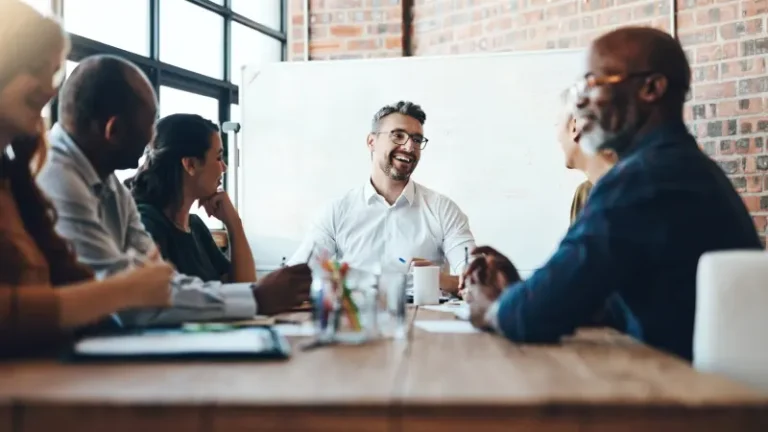Business owners planning expansion using finance, mentorship and artificial intelligence strategies in 2025.