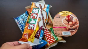 Ice cream products in Japanese supermarket with investigation concept overlay.