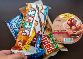 Ice cream products in Japanese supermarket with investigation concept overlay.