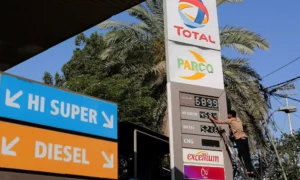 Pakistan energy officials hold talks with oil companies on import premium-based fuel pricing.