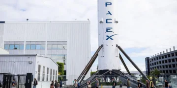 SpaceX Targets Record IPO as $1.8 Trillion Valuation Draws Investors