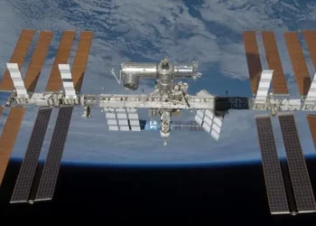 NASA Responds to ISS Leak, Orders Crew Into SpaceX Dragon