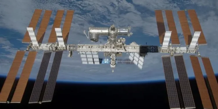 NASA Responds to ISS Leak, Orders Crew Into SpaceX Dragon