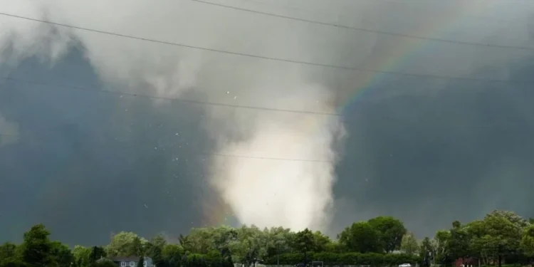 Chicago Officials Issue Tornado Watch As Severe Weather Threat Grows