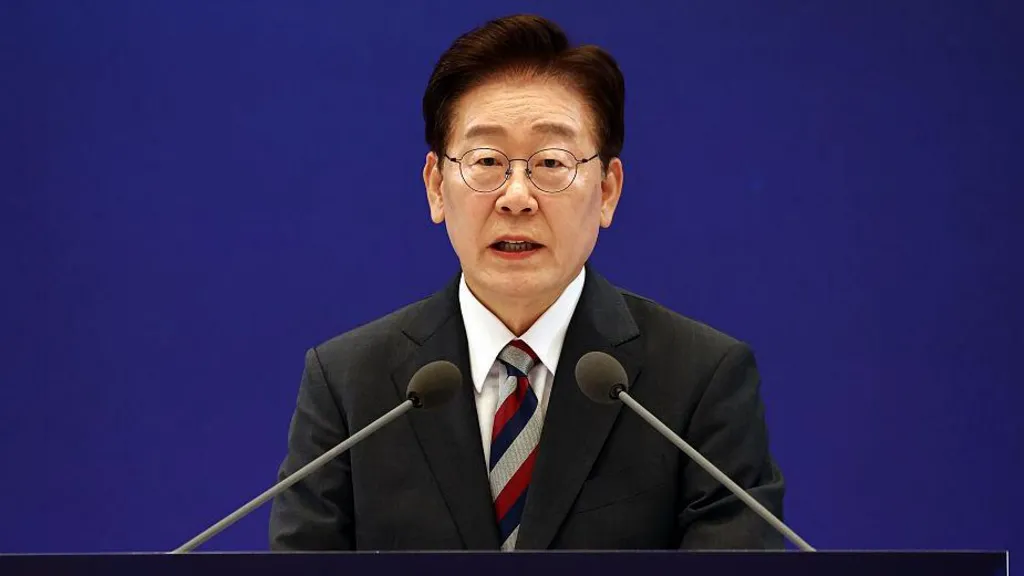 South Korean leadership presenting plans for large-scale investment in chip manufacturing and artificial intelligence infrastructure.