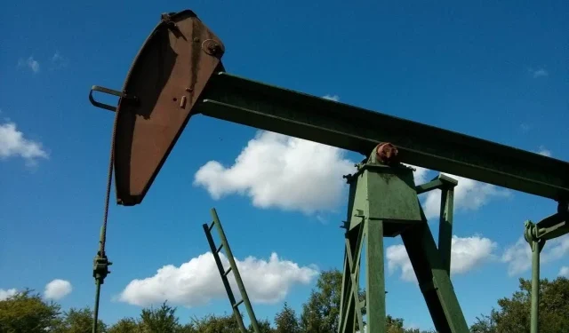 Oil Prices Slip as Markets Weigh Uncertainty in US-Iran Peace Talks