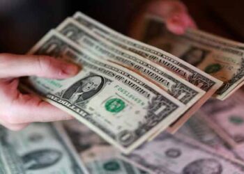 US dollar weakens as Middle East strikes and inflation concerns pressure currency markets