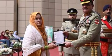 Pakistan Army Honors Martyrs and Veterans at Karachi Ceremony