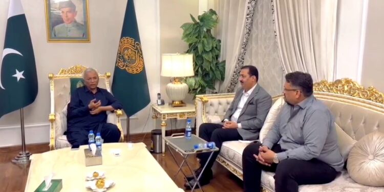 Sindh Governor Syed Muhammad Nuhal Hashmi meeting OPF Chairman Syed Qamar Raza in Islamabad