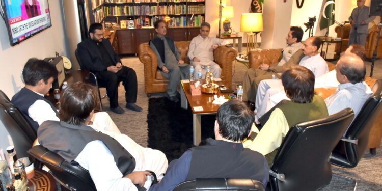 APNS Raises Alarm Over Newspaper Crisis in Pakistan Media Industry