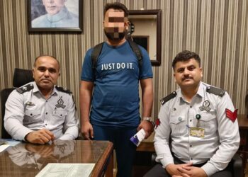 FIA Stops Passenger at Karachi Airport Over Fake Driving License
