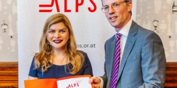 Tara Uzra Dawood representing Pakistan at the Austrian Leadership Programme.