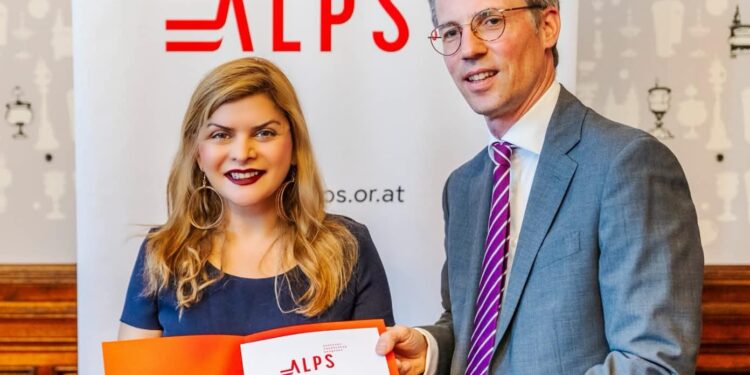Tara Uzra Dawood representing Pakistan at the Austrian Leadership Programme.