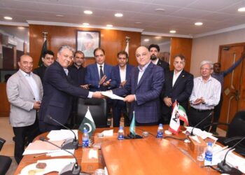Pakistani and Iranian delegates signing LPG Pakistan MoU at Federation House Karachi to boost energy investment cooperation.