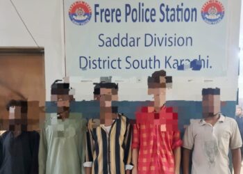 Karachi District South police showing seized stolen motorcycles and weapons after arrest of five-member street crime gang near Frere area.