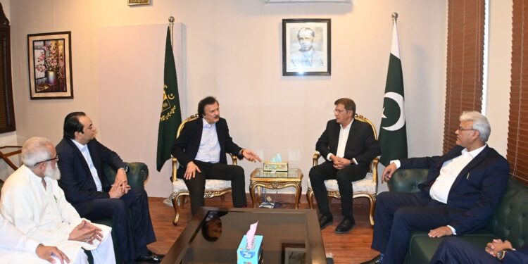 FPCCI delegation meeting with SAPM Industries discussing Pakistan industrial policy