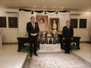 Honorary Consul of Côte d’Ivoire in Pakistan signs condolence register at Royal Thai Consulate.