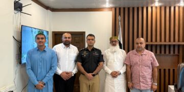 Delegation of Orangi Traders Association meeting SSP Kemari Shangar Malik in Karachi over security and business issues.