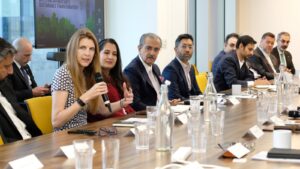 Participants discuss sustainable investment opportunities at an InfraZamin Pakistan roundtable in London.