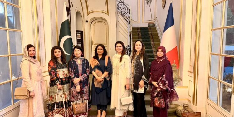 Pakistan Ambassador Mumtaz Zahra Baloch briefing the National Defence University delegation in France.