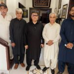 Group photo of guests attending the Haleem dinner hosted by Barrister Syed Shahab Imam in Bath Island during Muharram.