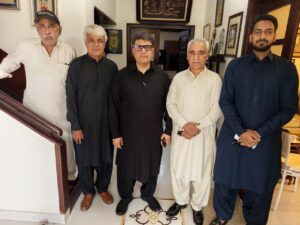 Group photo of guests attending the Haleem dinner hosted by Barrister Syed Shahab Imam in Bath Island during Muharram.