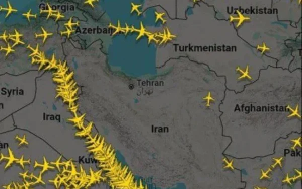 Commercial aircraft flying over the Middle East as EASA issues regional airspace safety advisory.