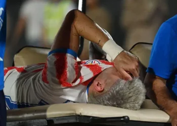 Julio Enciso leaves the field injured during Paraguay's friendly against Nicaragua. PHOTO BY BBC
