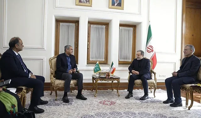 Iranian negotiating delegation travelling to Switzerland for diplomatic talks.