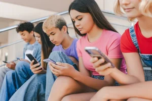 Online safety regulations in UAE restricting social media access for under-15 children on platforms like TikTok and Instagram.