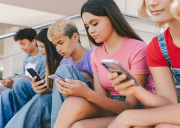Online safety regulations in UAE restricting social media access for under-15 children on platforms like TikTok and Instagram.
