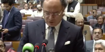Muhammad Aurangzeb Unveils Pakistan Budget With Major Economic Reforms