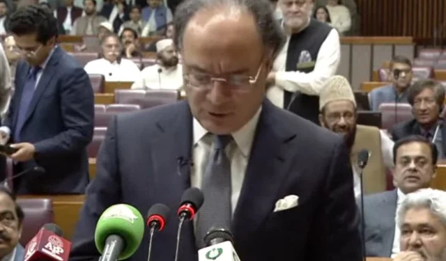 Muhammad Aurangzeb Unveils Pakistan Budget With Major Economic Reforms