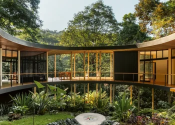 Ten Stunning Summer Retreats Blend Nature And Design