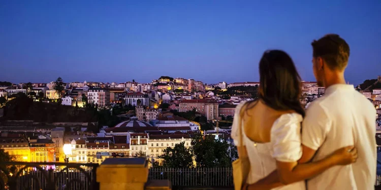 Europe Tourists Embrace Noctourism During Heatwaves