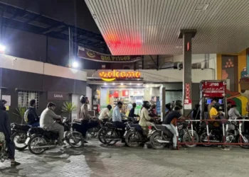 Shehbaz Sharif Govt Cuts Petrol Price Again by Rs4 Relief