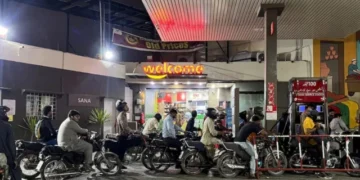 Shehbaz Sharif Govt Cuts Petrol Price Again by Rs4 Relief