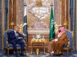 Phone call between Pakistan Prime Minister Shehbaz Sharif and Saudi Crown Prince Mohammed bin Salman discussing peace agreement and regional diplomacy.