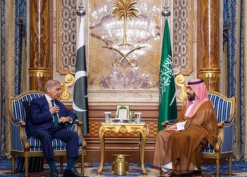 Phone call between Pakistan Prime Minister Shehbaz Sharif and Saudi Crown Prince Mohammed bin Salman discussing peace agreement and regional diplomacy.