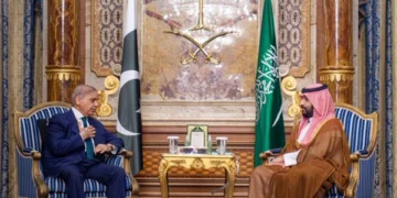 Phone call between Pakistan Prime Minister Shehbaz Sharif and Saudi Crown Prince Mohammed bin Salman discussing peace agreement and regional diplomacy.
