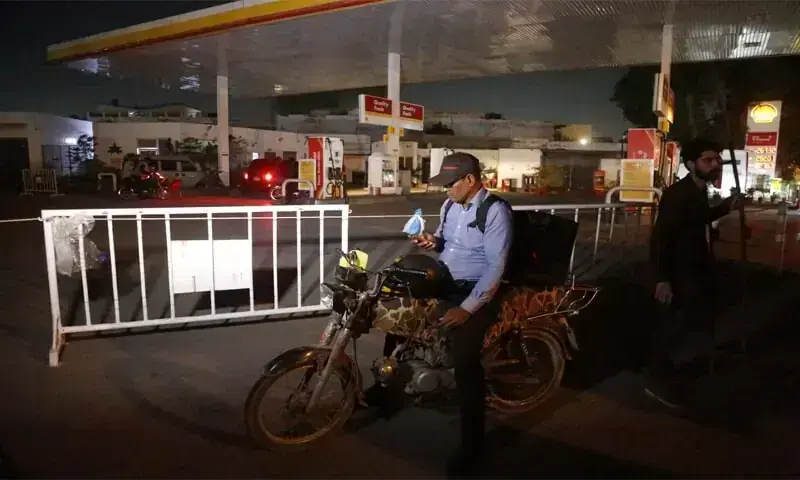 Petrol pumps remain open in Pakistan as petroleum dealers suspend their nationwide strike after government assurances.