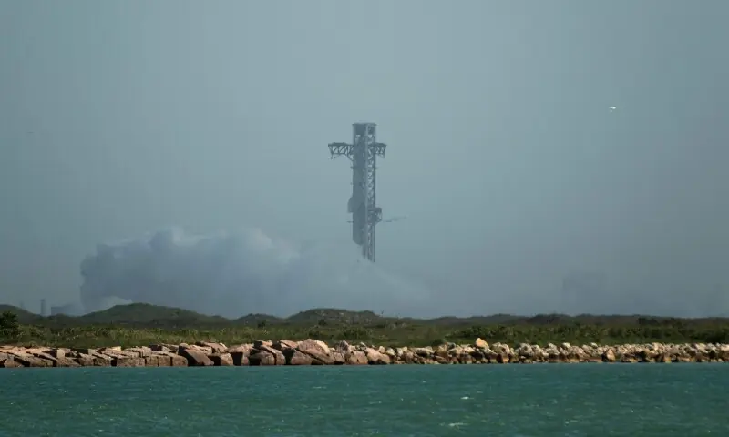 SpaceX Starship rocket on the launch pad after an automatic launch abort caused by engine problems.