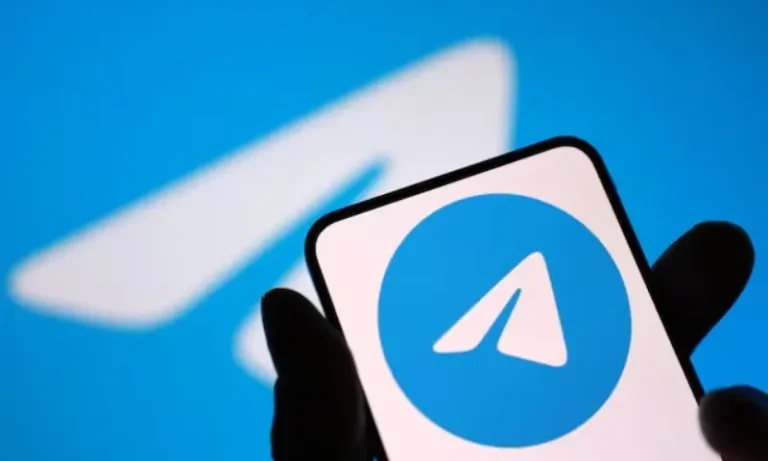 Logos of Telegram and Signal as India reviews anonymous messaging features and online privacy safeguards.