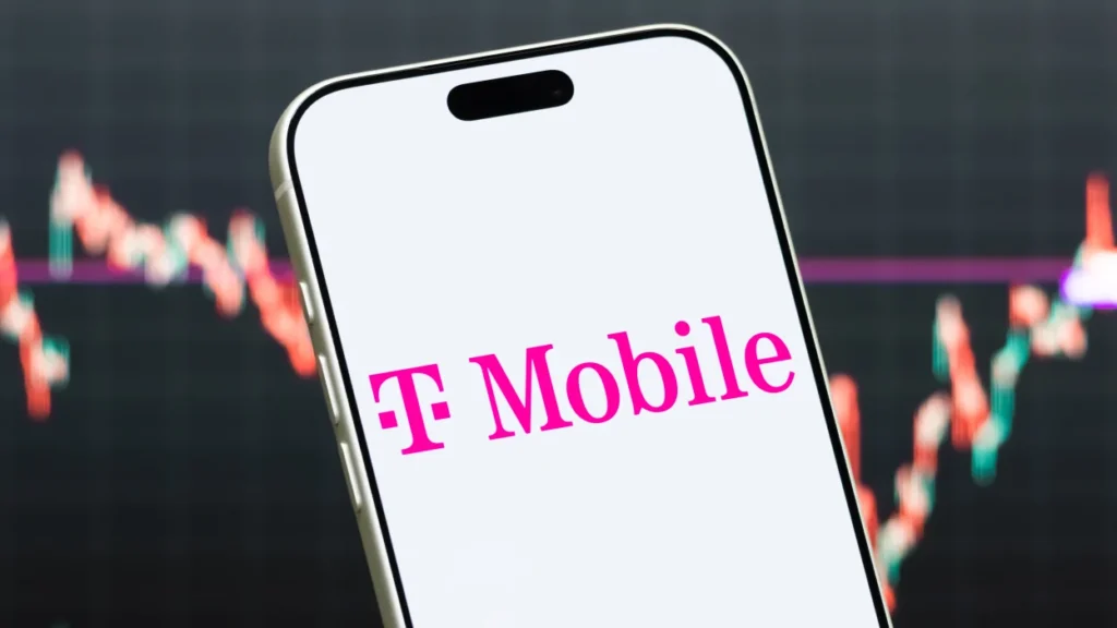A smartphone displaying SOS mode during the nationwide T-Mobile network outage affecting mobile users.